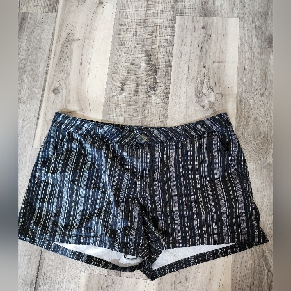 Striped Black and Gray Twill Mid Rise a.n.a Shorts Y2k